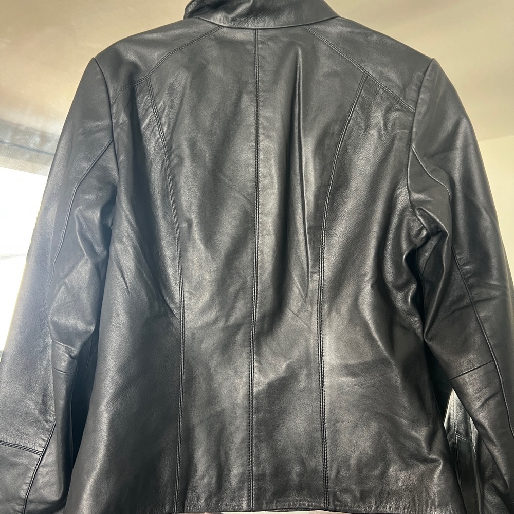 Elegant Black Leather Jacket for Women - Picture 8 of 8